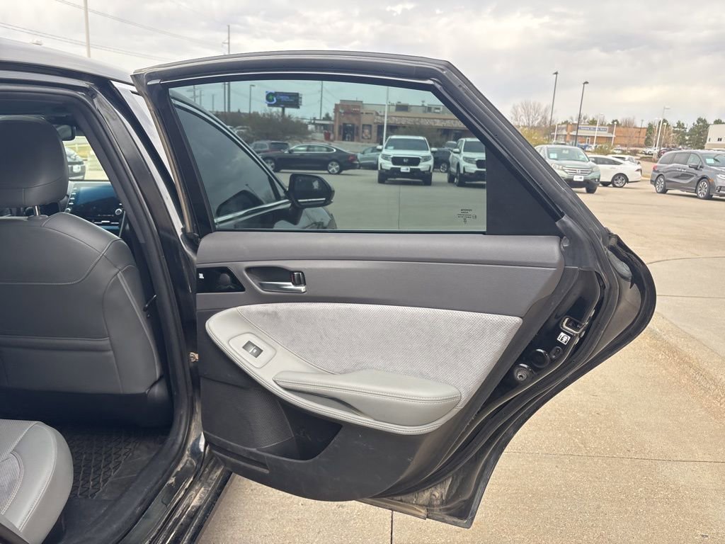 Used 2019 Toyota Avalon XSE w/ Protection Package FWD image 32