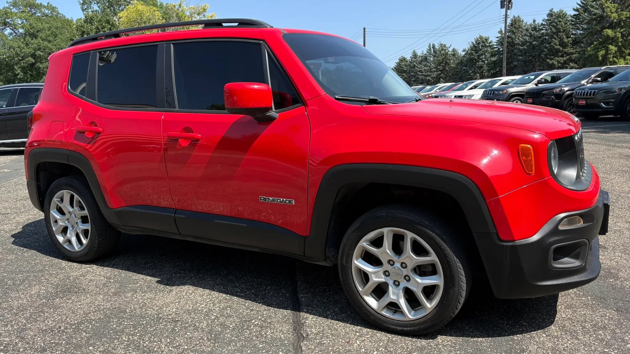 Used 2017 Jeep Renegade Latitude w/ Popular Equipment Group AWD/4WD image 12