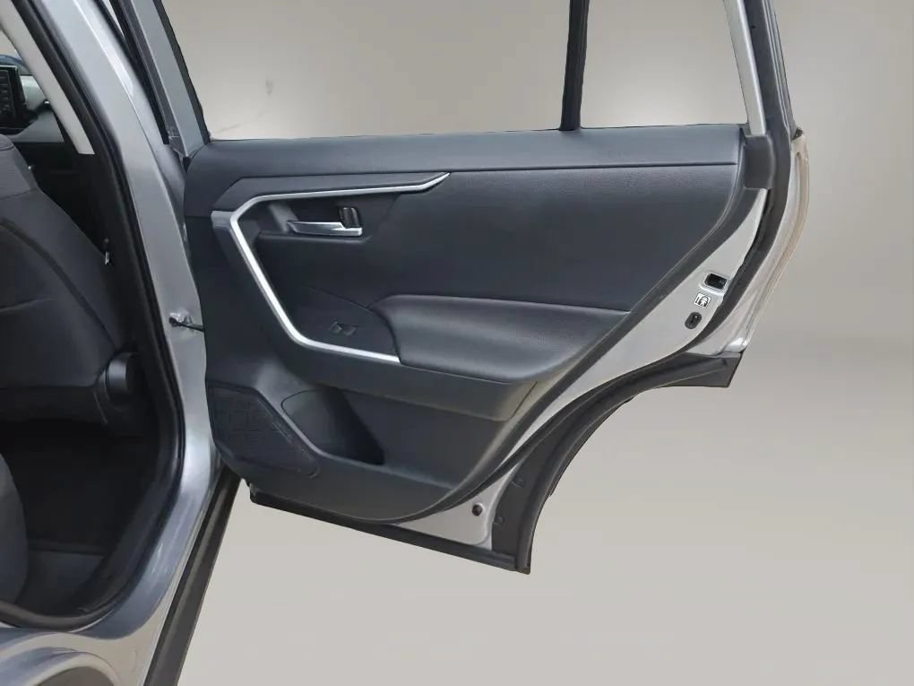Used 2019 Toyota RAV4 XLE FWD image 42