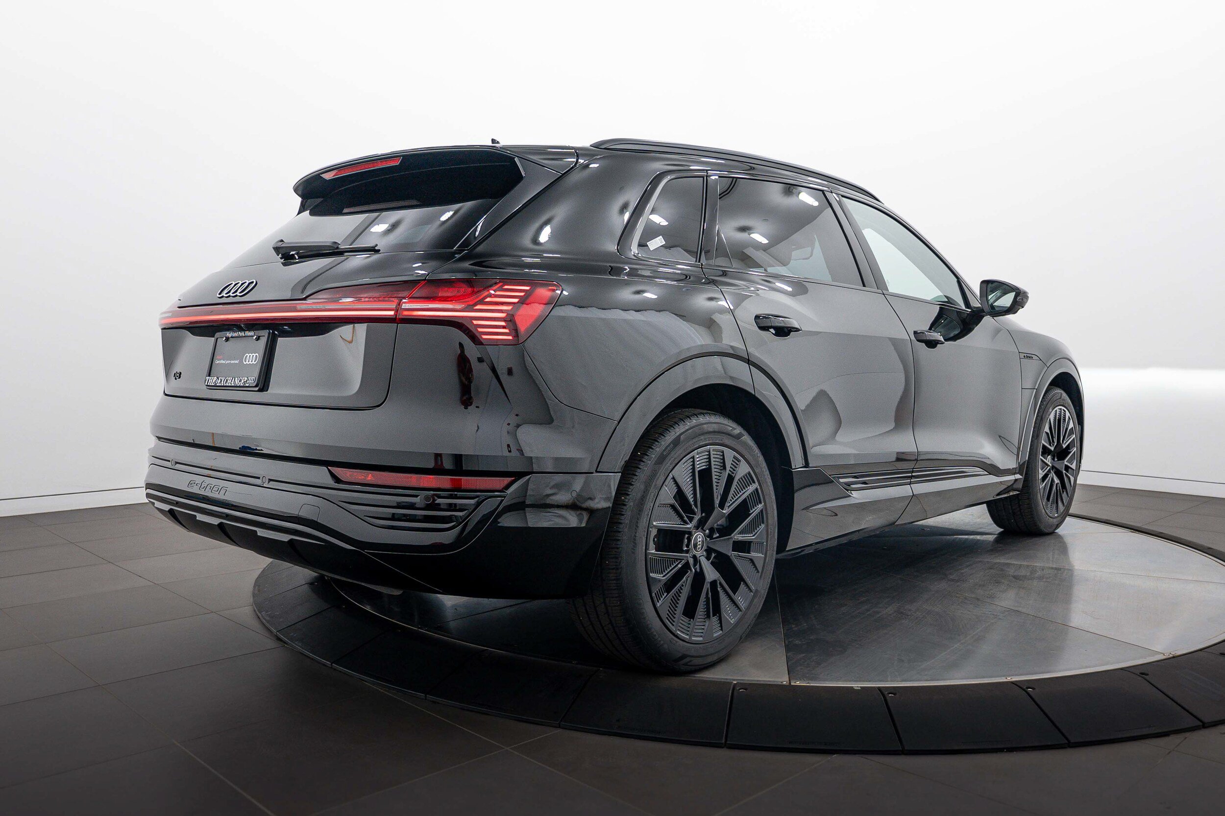 Certified 2024 Audi Q8 e-tron Prestige AWD/4WD image 4