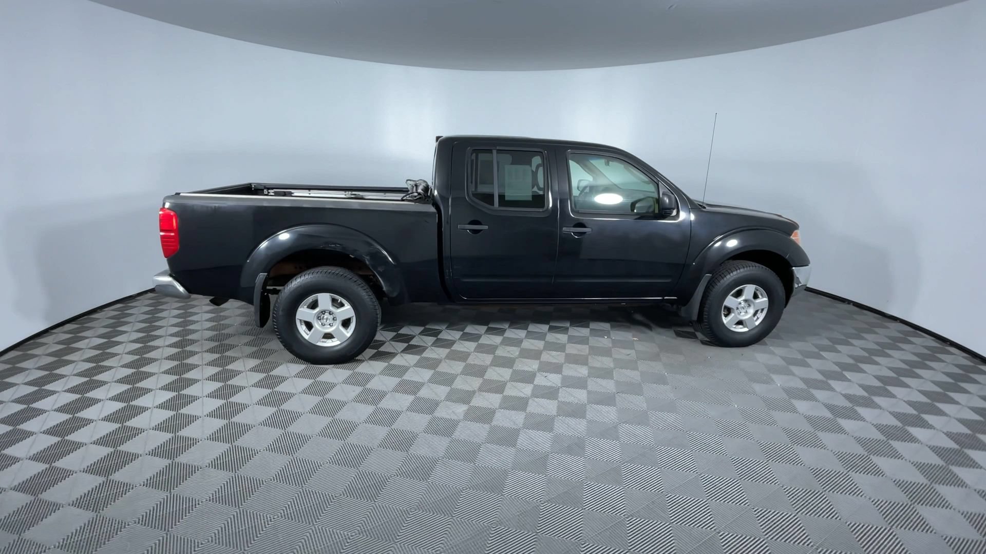 Used 2008 Nissan Frontier SE w/ SE Value Truck Pkg AWD/4WD image 9