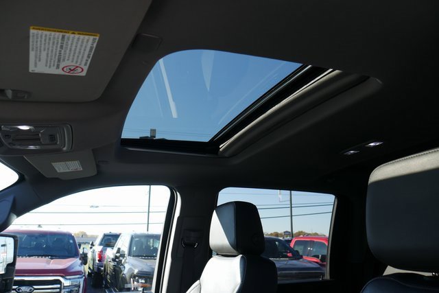 Used 2023 GMC Sierra 3500 SLT w/ SLT Premium Package image 3