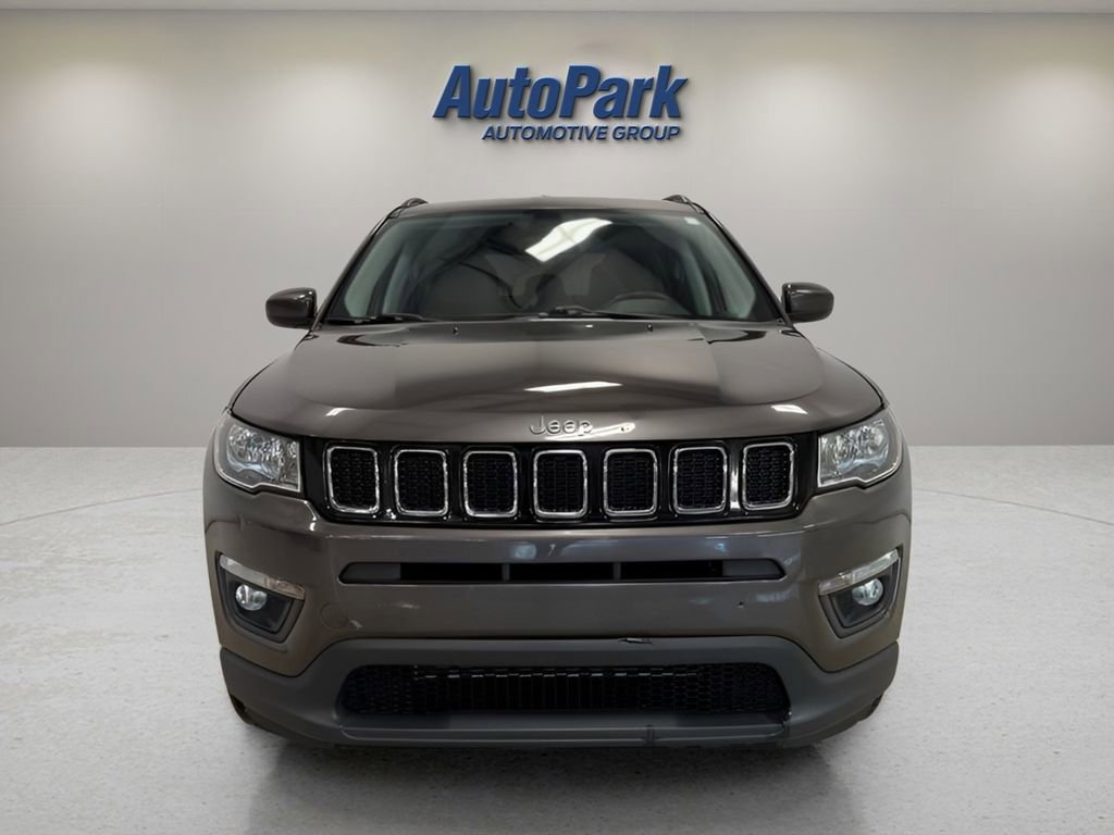 Used 2018 Jeep Compass Latitude w/ Safe & Security Group AWD/4WD image 2