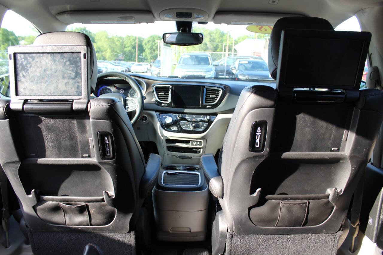 Used 2018 Chrysler Pacifica Touring-L Plus image 35