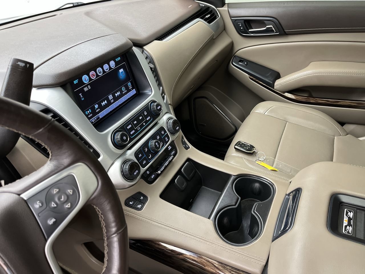 Used 2017 GMC Yukon SLT w/ Open Road Package AWD/4WD image 19