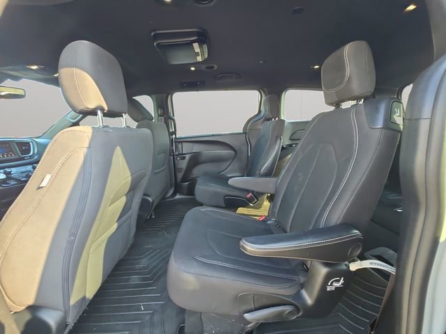 Used 2019 Chrysler Pacifica Touring Plus w/ S Appearance Package image 10