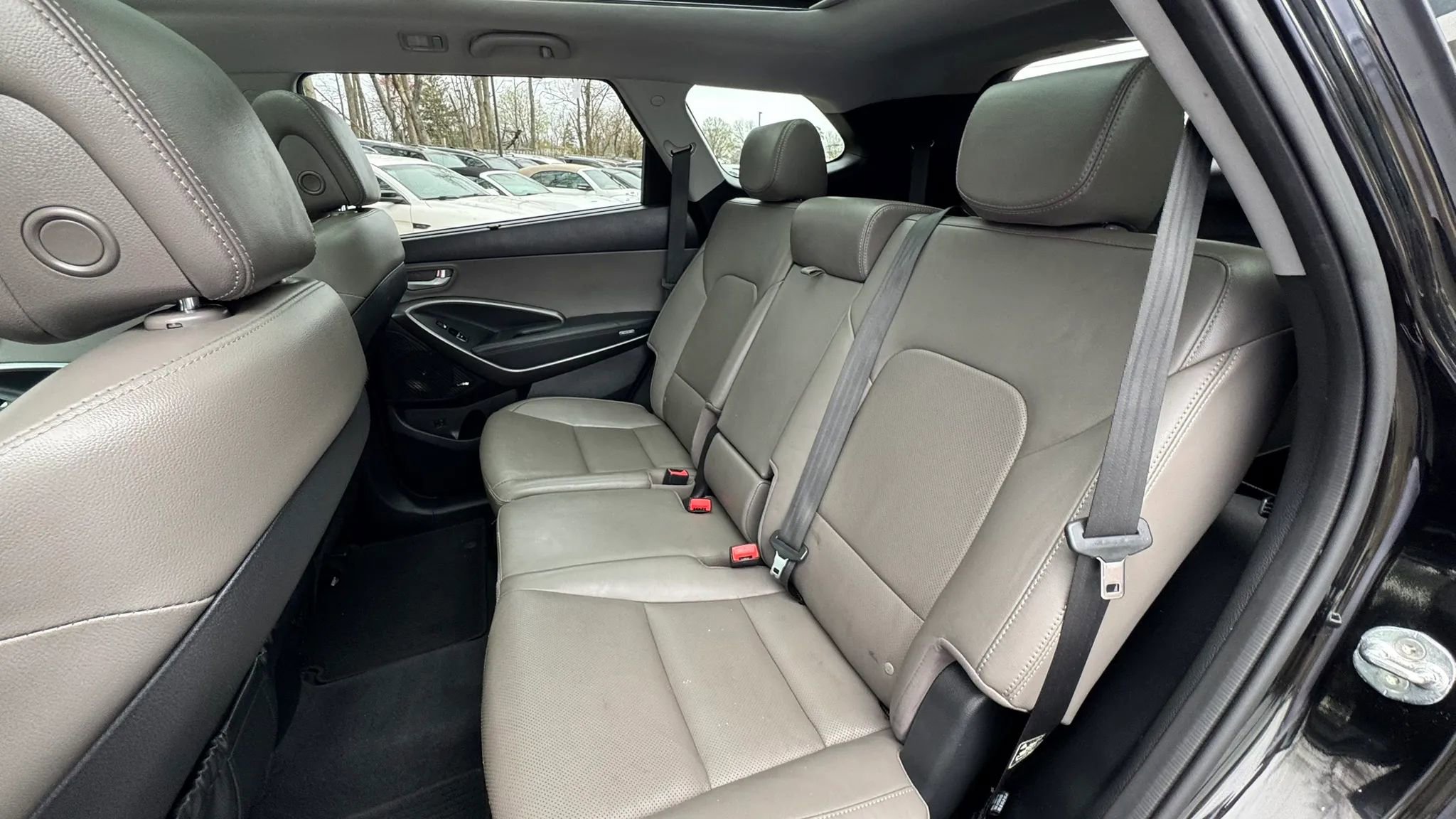 Used 2017 Hyundai Santa Fe AWD image 17