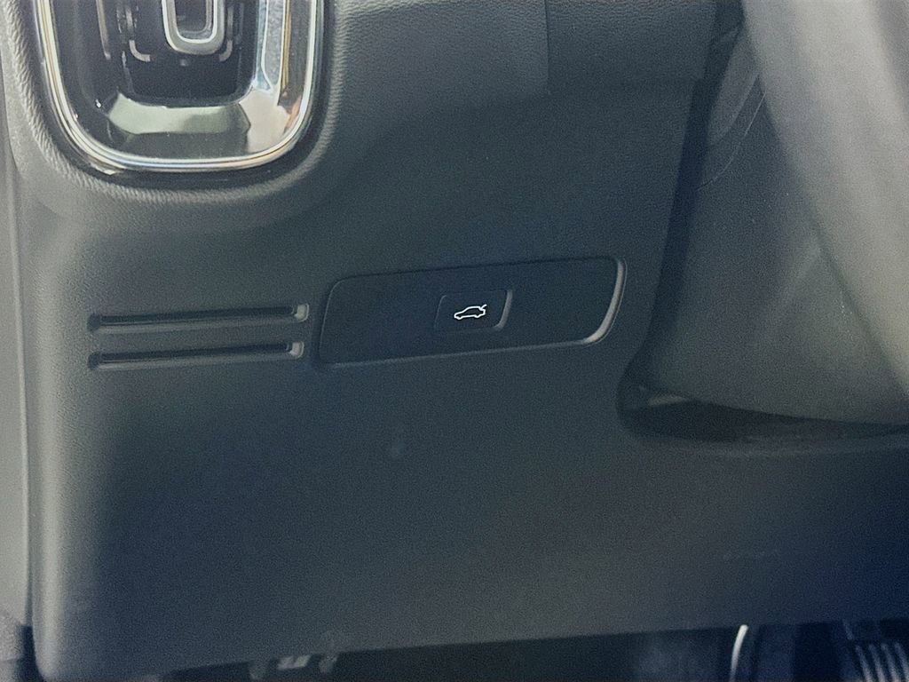 Used 2023 Volvo XC40 B5 Plus w/ Driver Assist Package image 15