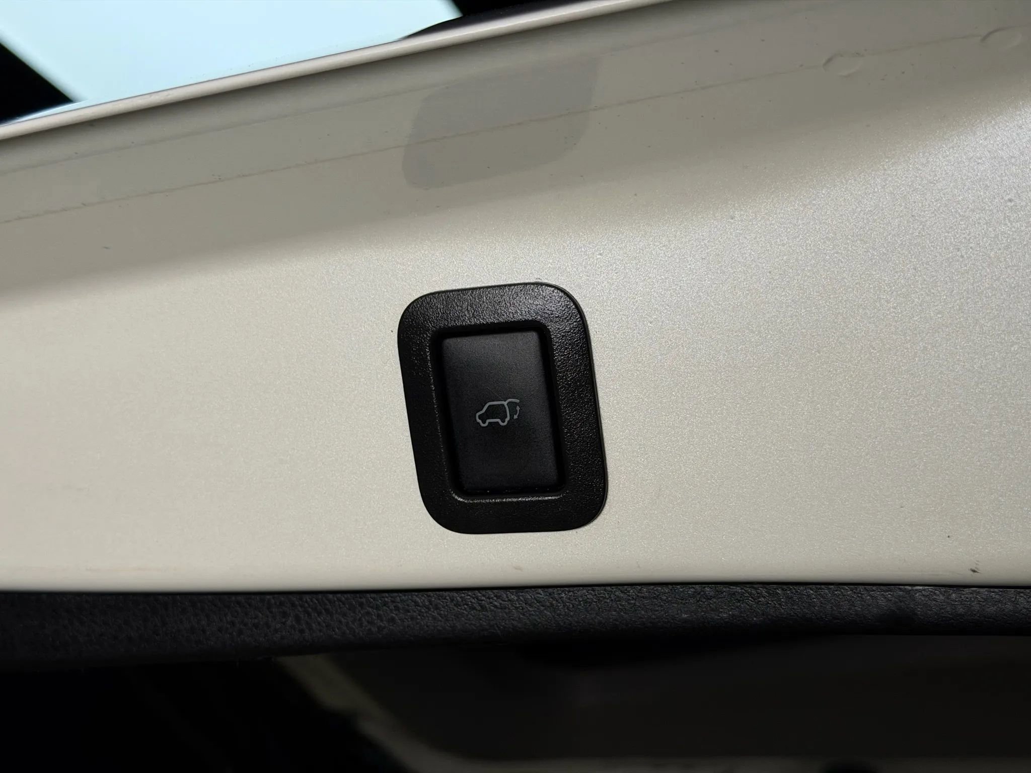 Used 2016 Toyota Highlander XLE w/ Preferred Accessory Package FWD image 16