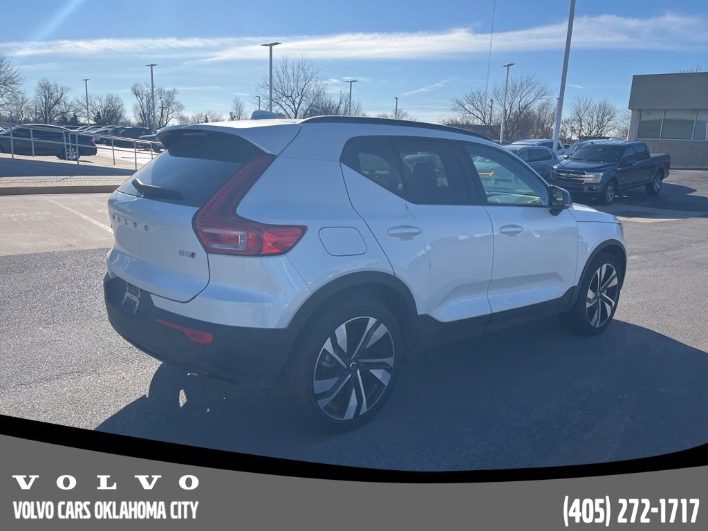 Certified 2025 Volvo XC40 B5 Plus image 5