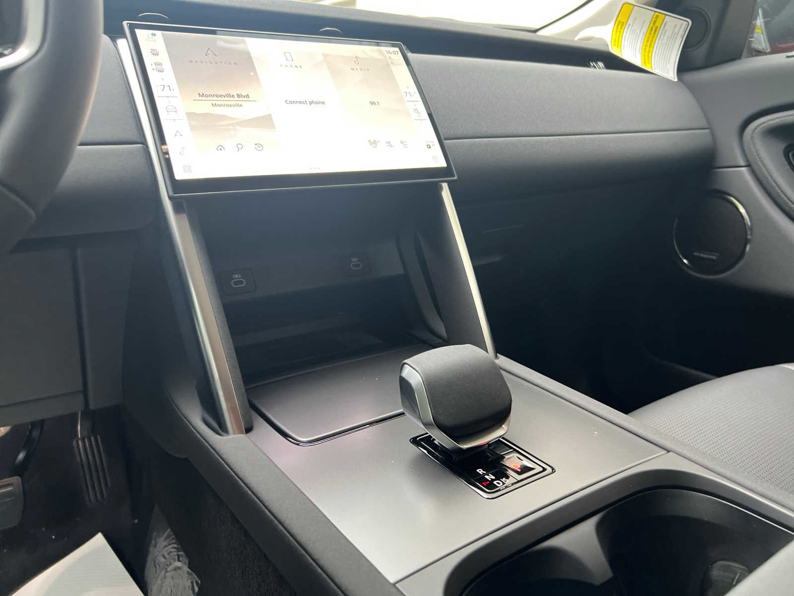 Certified 2025 Land Rover Discovery Sport S image 9