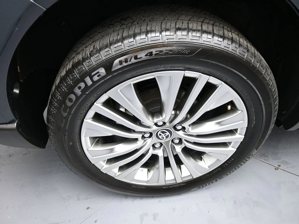 Certified 2024 Toyota Venza Limited image 12