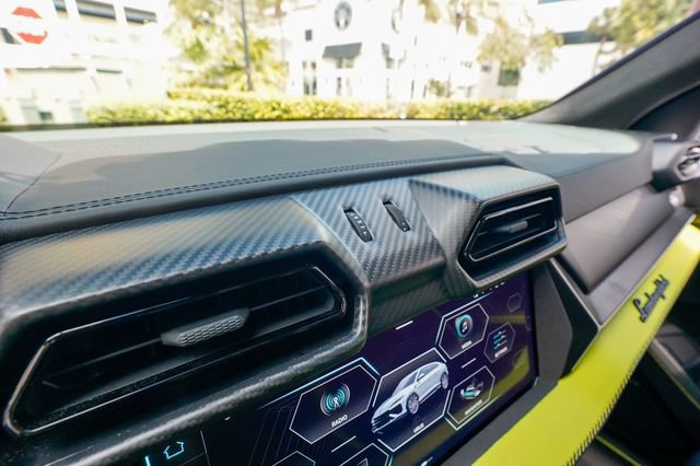 Used 2025 Lamborghini Urus SE image 60