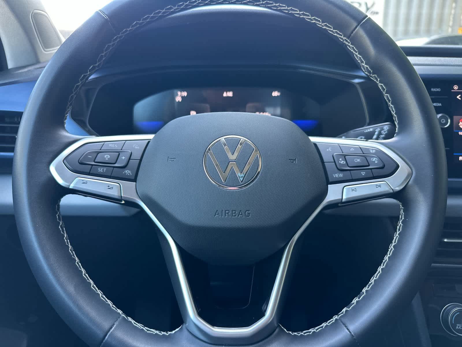 Used 2023 Volkswagen Taos SE w/ Panoramic Sunroof Package FWD image 23