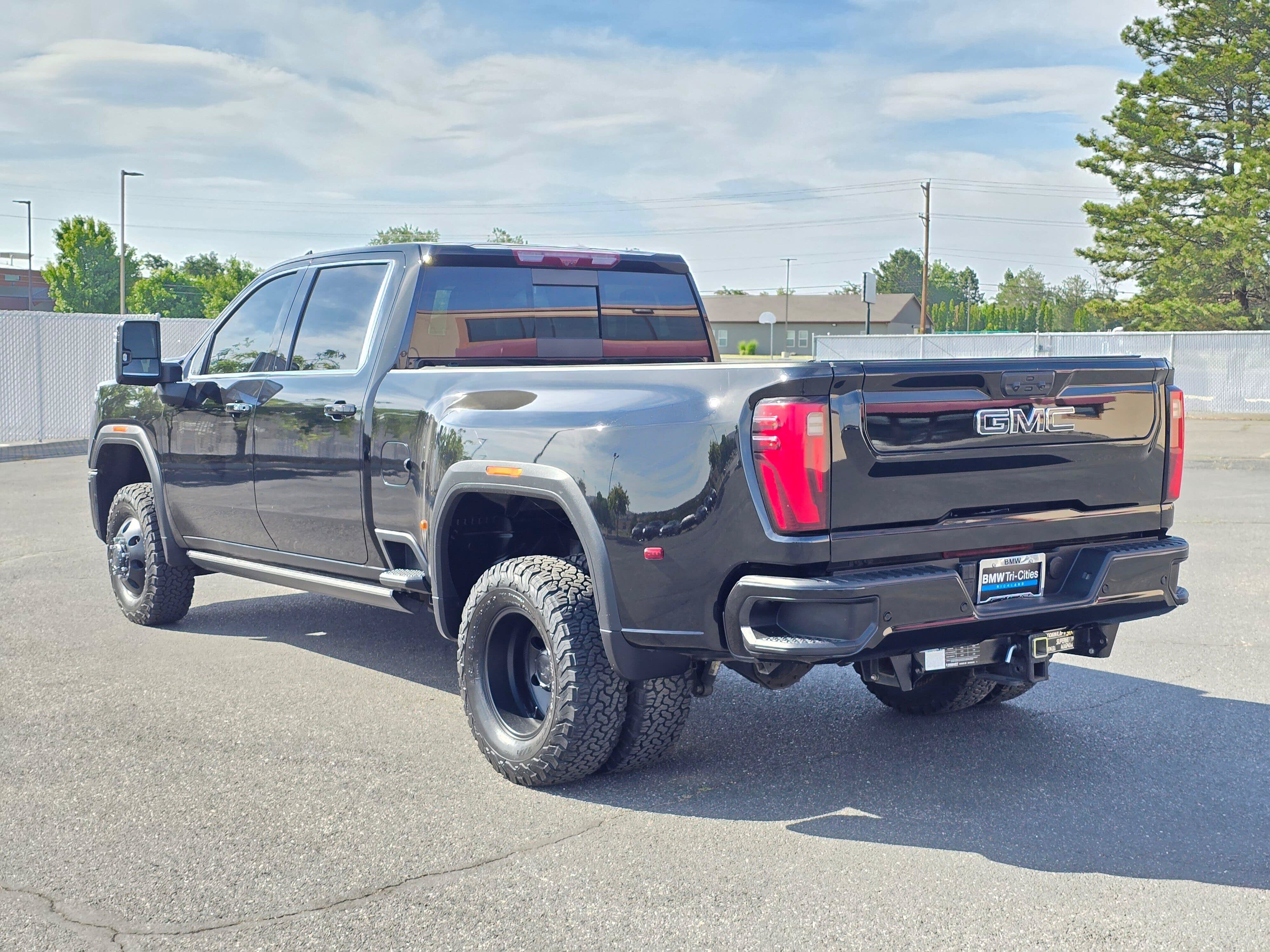 Used 2024 GMC Sierra 3500 Denali Ultimate AWD/4WD image 4