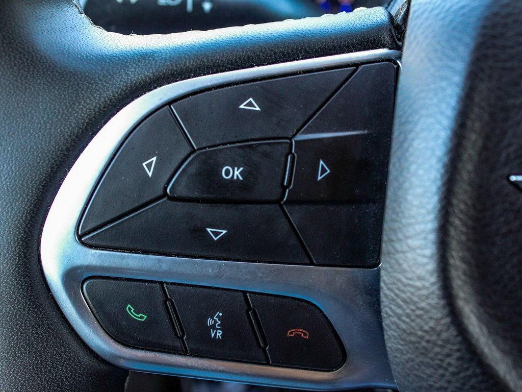 Used 2024 Chrysler Pacifica Touring-L image 26