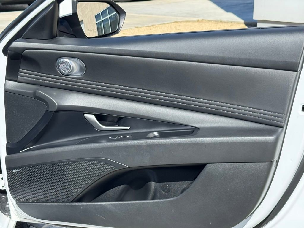 Used 2025 Hyundai Elantra Limited image 31