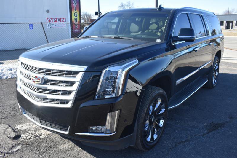 Used 2019 Cadillac Escalade ESV Luxury image 2