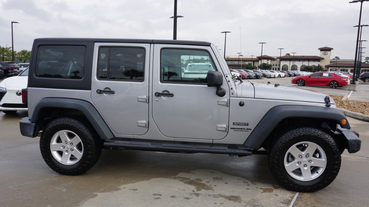 Used 2016 Jeep Wrangler Unlimited Sport w/ Connectivity Group image 4