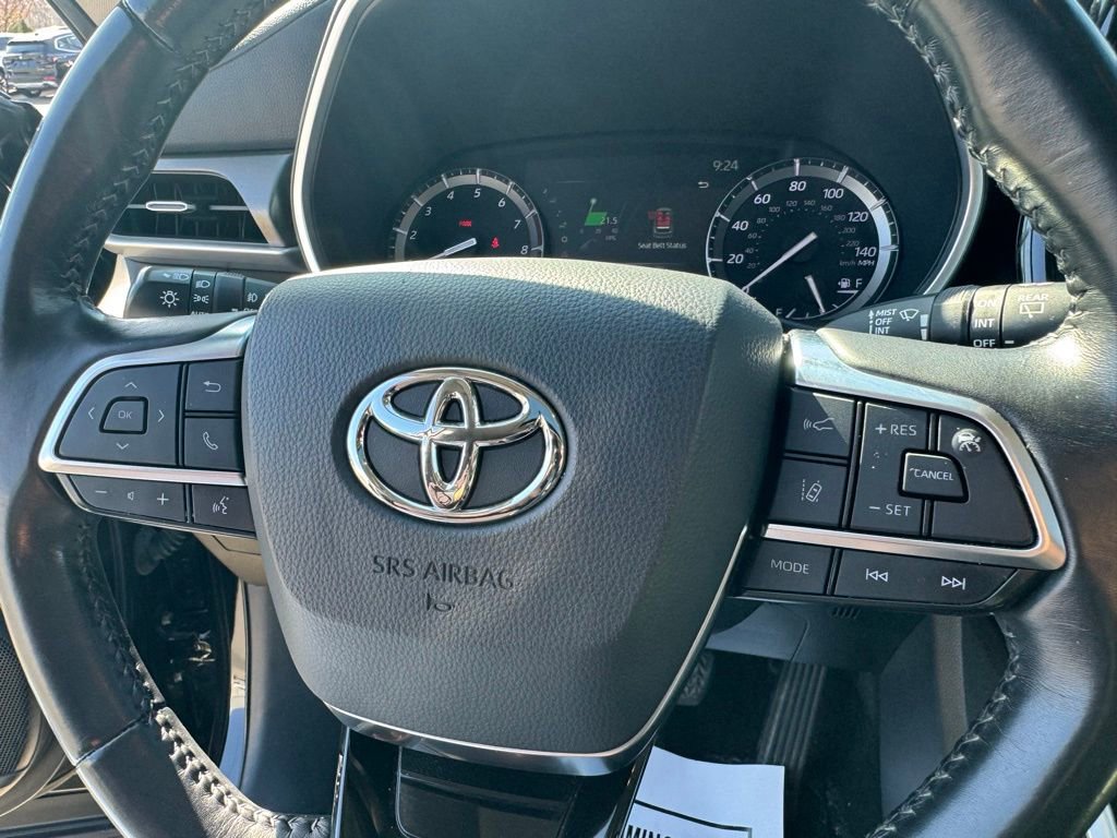 Used 2020 Toyota Highlander XLE AWD/4WD image 30