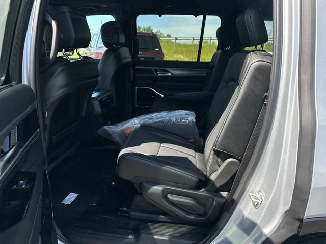 New 2026 Jeep Grand Wagoneer Limited AWD/4WD image 15