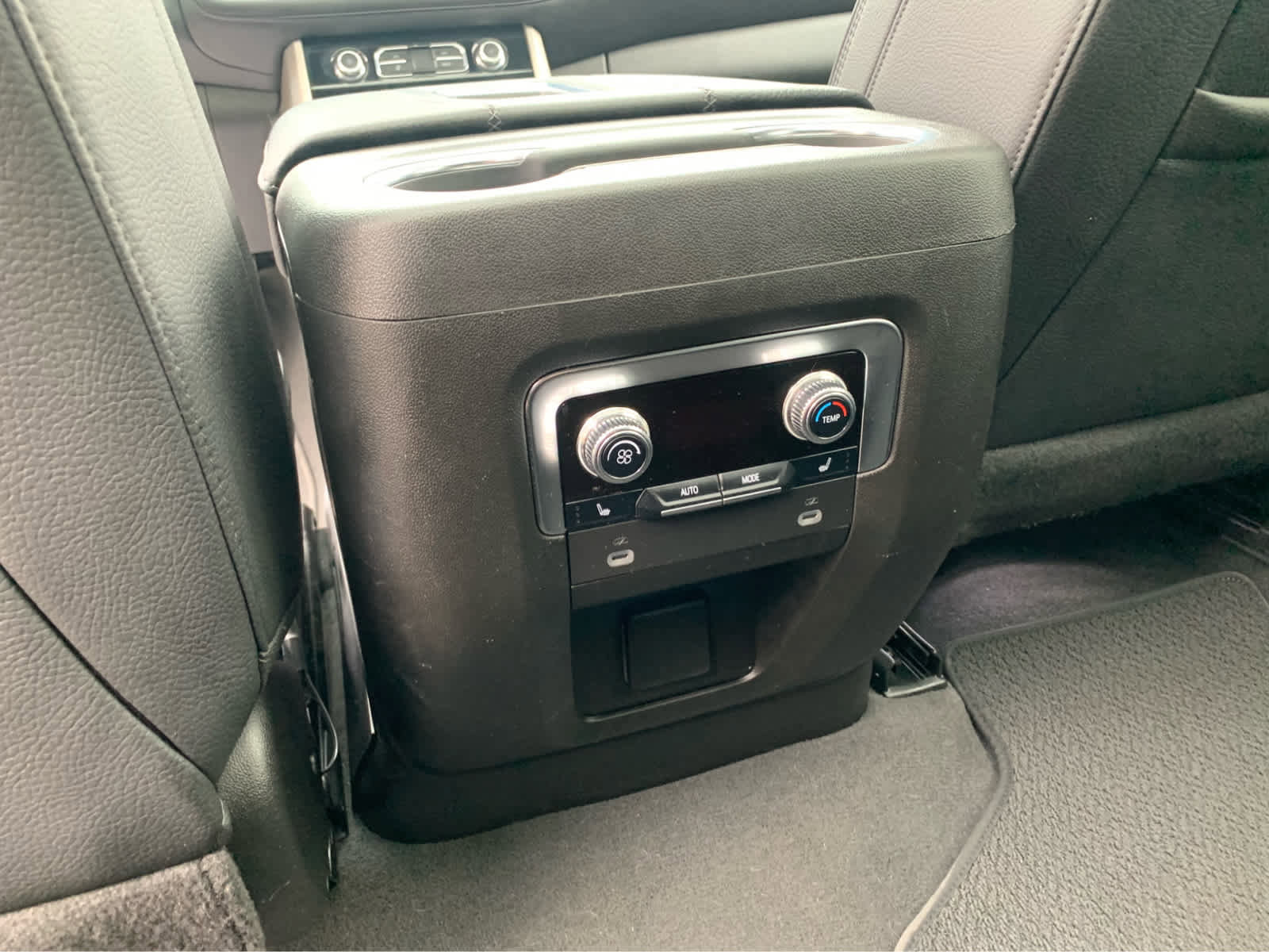 Used 2024 GMC Yukon XL Denali image 25