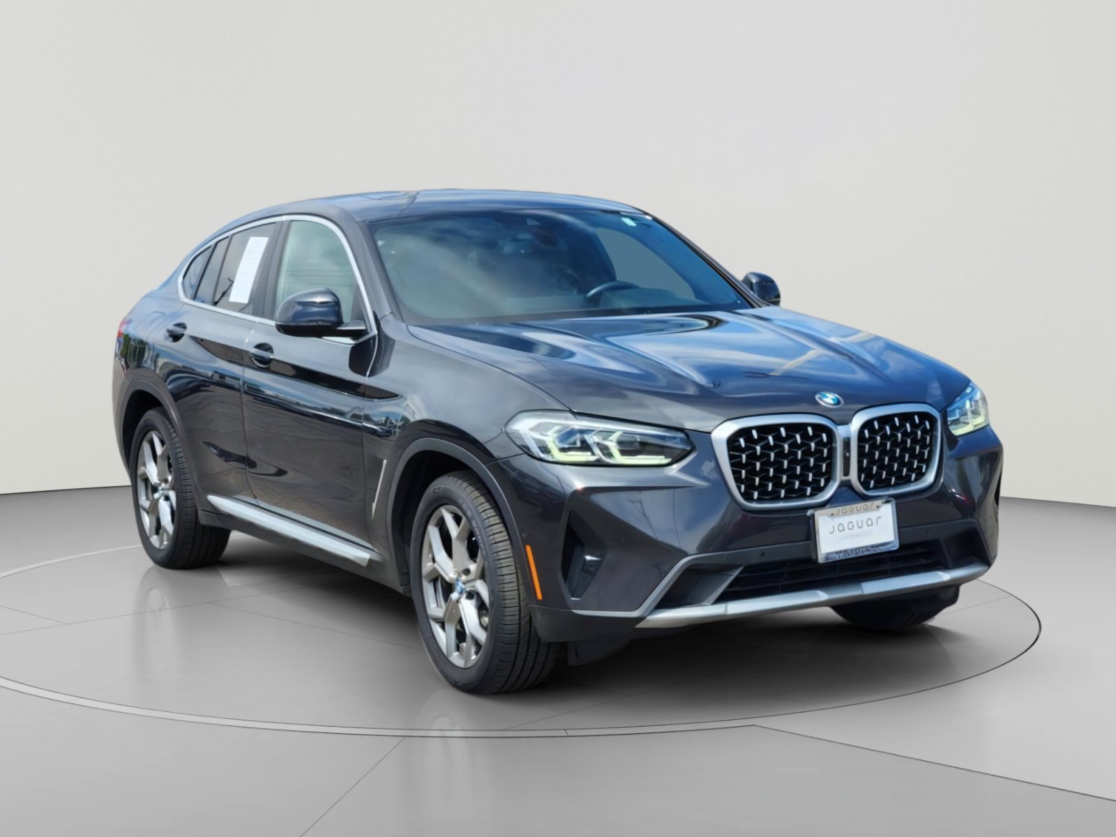 Used 2023 BMW X4 xDrive30i AWD/4WD image 5