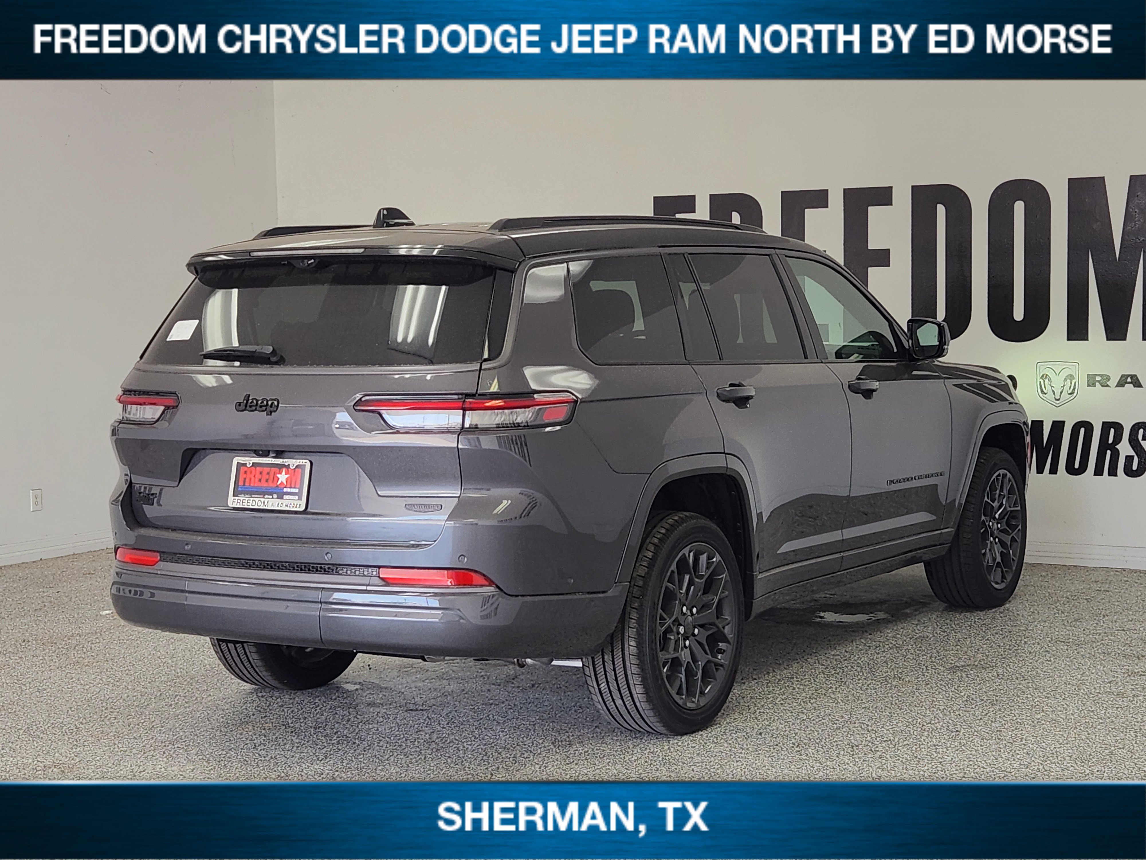 New 2026 Jeep Grand Cherokee L Summit w/ Obsidian Package AWD/4WD image 4
