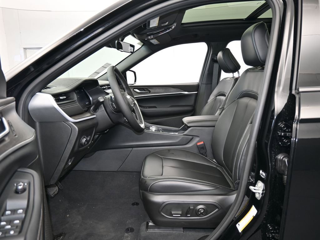 New 2026 Jeep Grand Cherokee Limited RWD image 12