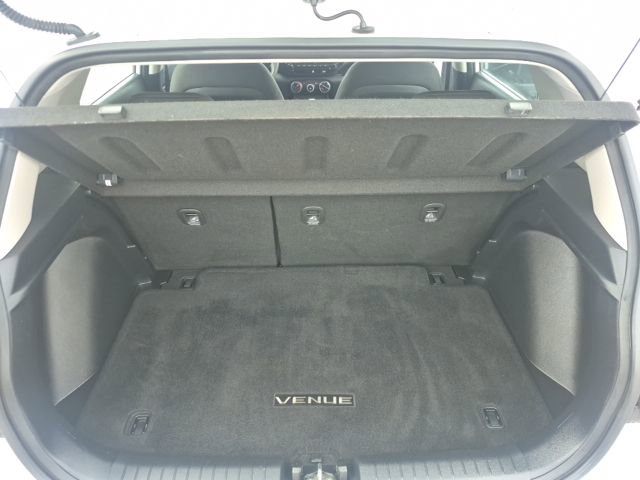 Used 2023 Hyundai Venue SE image 18