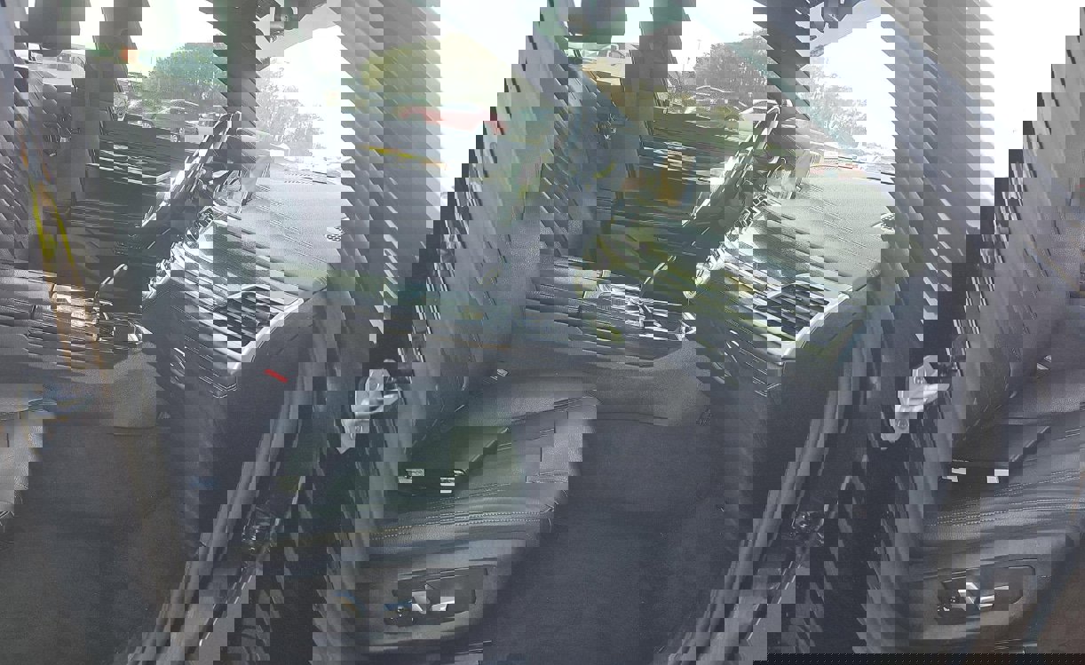 Used 2019 BMW 740i w/ M Sport Package image 7