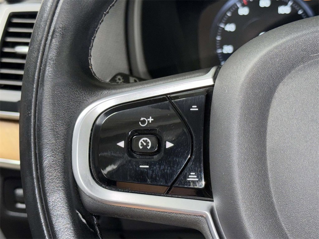 Used 2022 Volvo XC90 T6 Momentum w/ Climate Package image 31