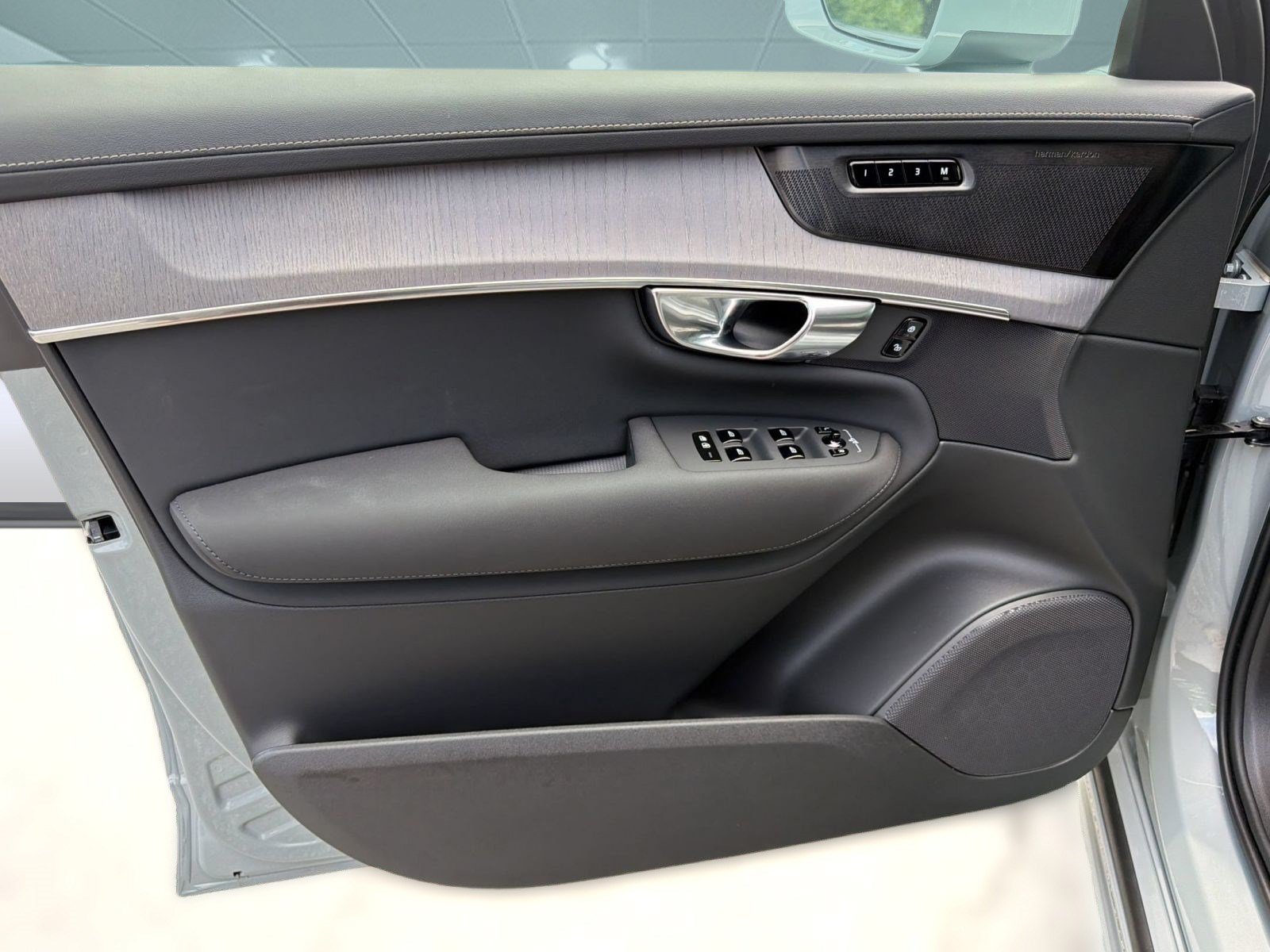 New 2026 Volvo XC90 B6 Ultra w/ Protection Package AWD/4WD image 13