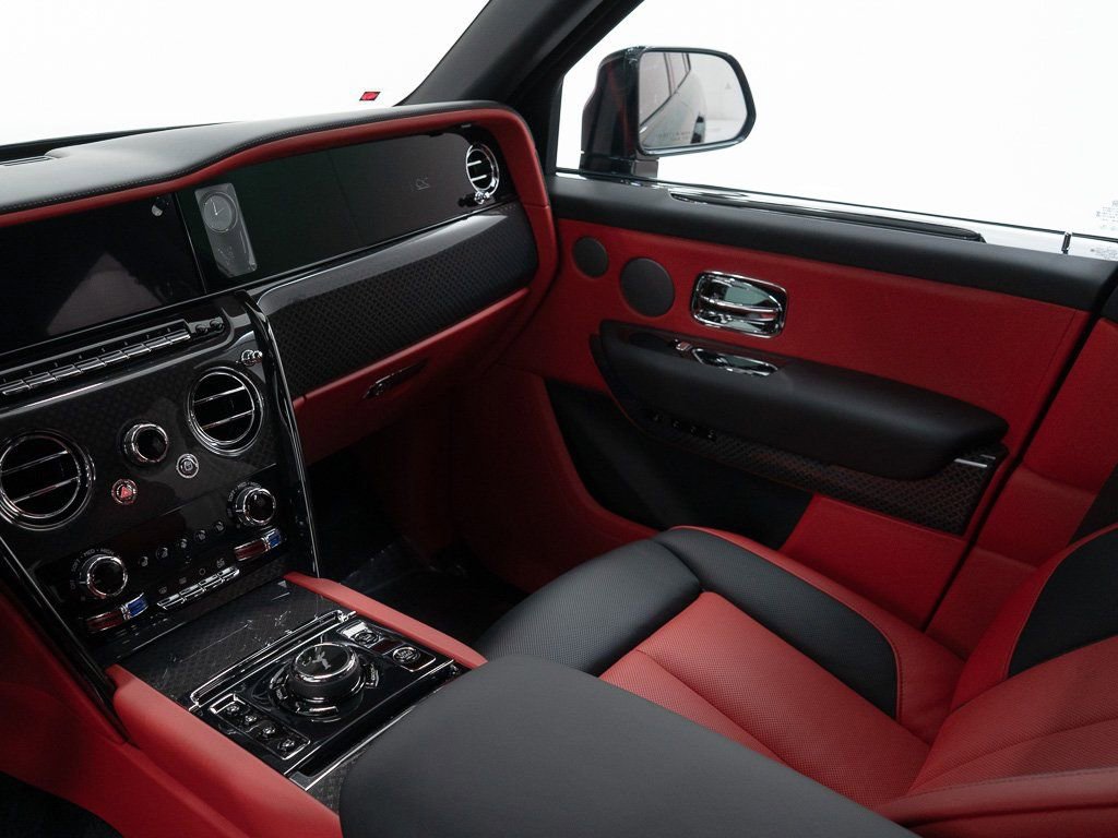 Used 2025 Rolls-Royce Cullinan Black Badge w/ Leather Finishing Pack AWD/4WD image 38