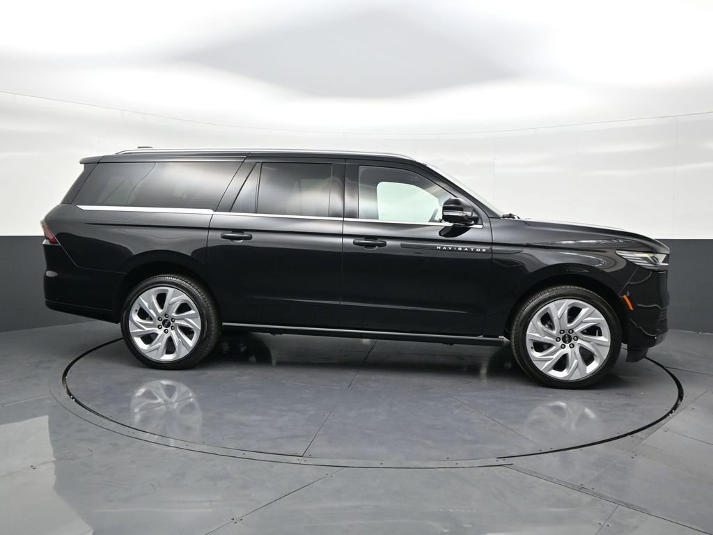Used 2025 Lincoln Navigator L Black Label image 6