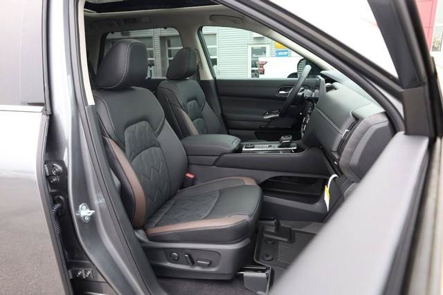 New 2026 Nissan Pathfinder Platinum AWD/4WD image 32