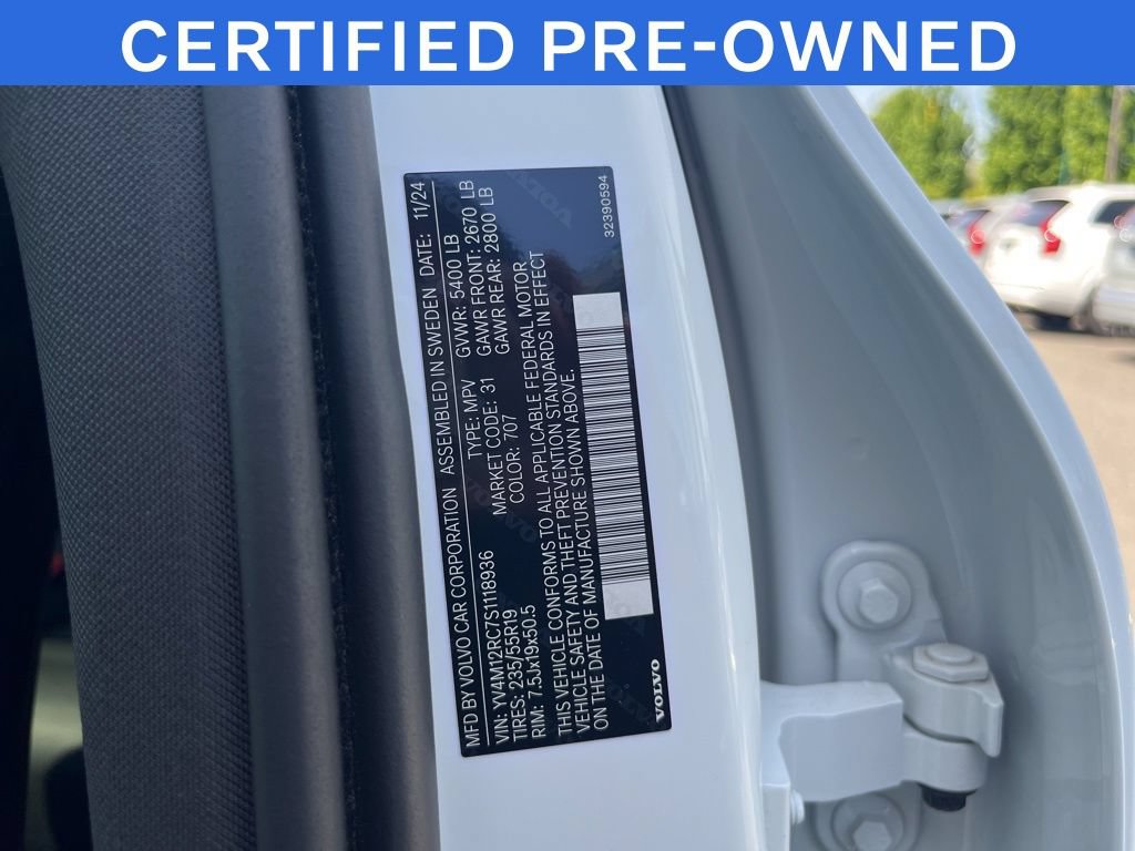 Certified 2025 Volvo XC60 B5 Plus AWD/4WD image 30