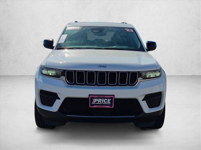 Used 2023 Jeep Grand Cherokee Laredo w/ Trailer Tow Prep Group (B) AWD/4WD image 2