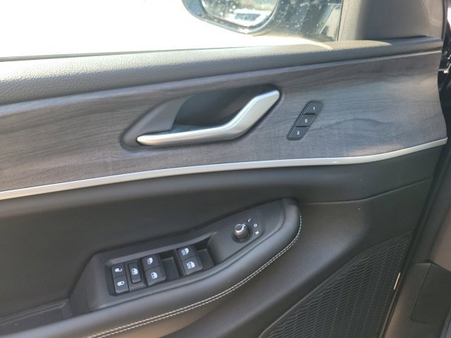 Used 2023 Jeep Grand Cherokee Limited AWD/4WD image 40