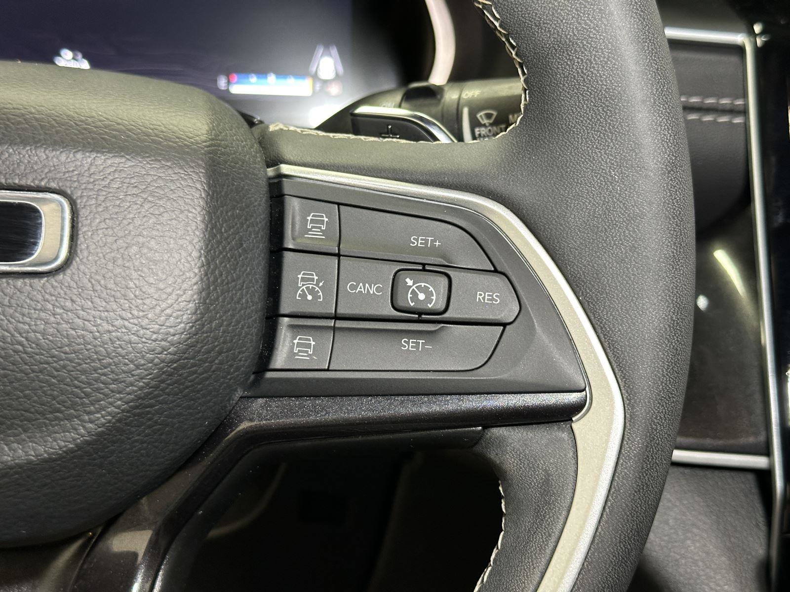 Used 2023 Jeep Grand Cherokee Altitude AWD/4WD image 26
