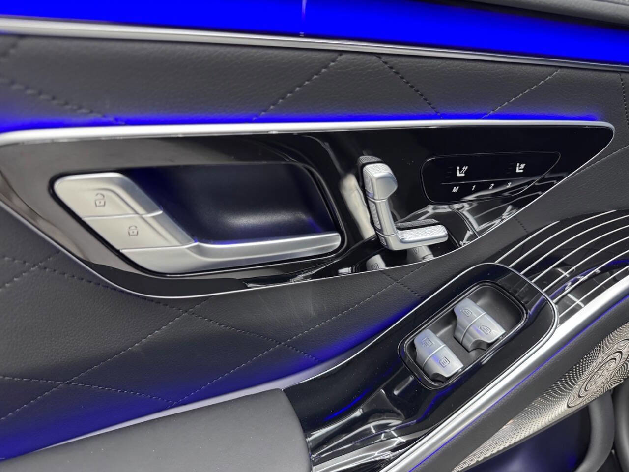 Used 2023 Mercedes-Benz S 580e 4MATIC Sedan w/ Warmth & Comfort Package image 27