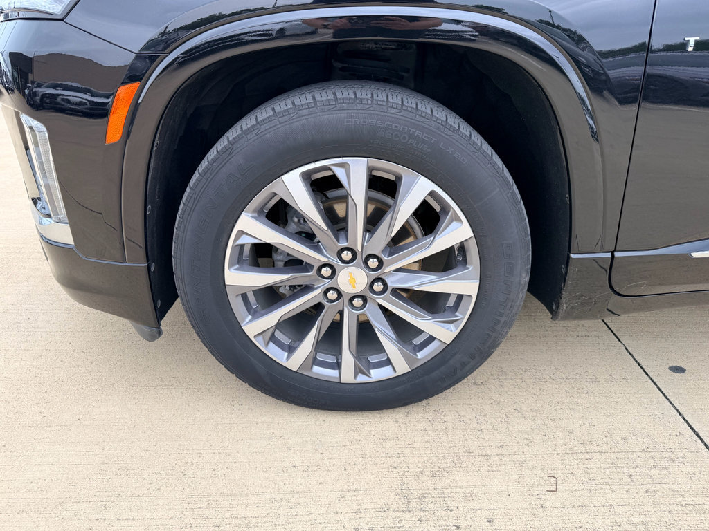 Used 2023 Chevrolet Traverse Premier AWD/4WD image 32