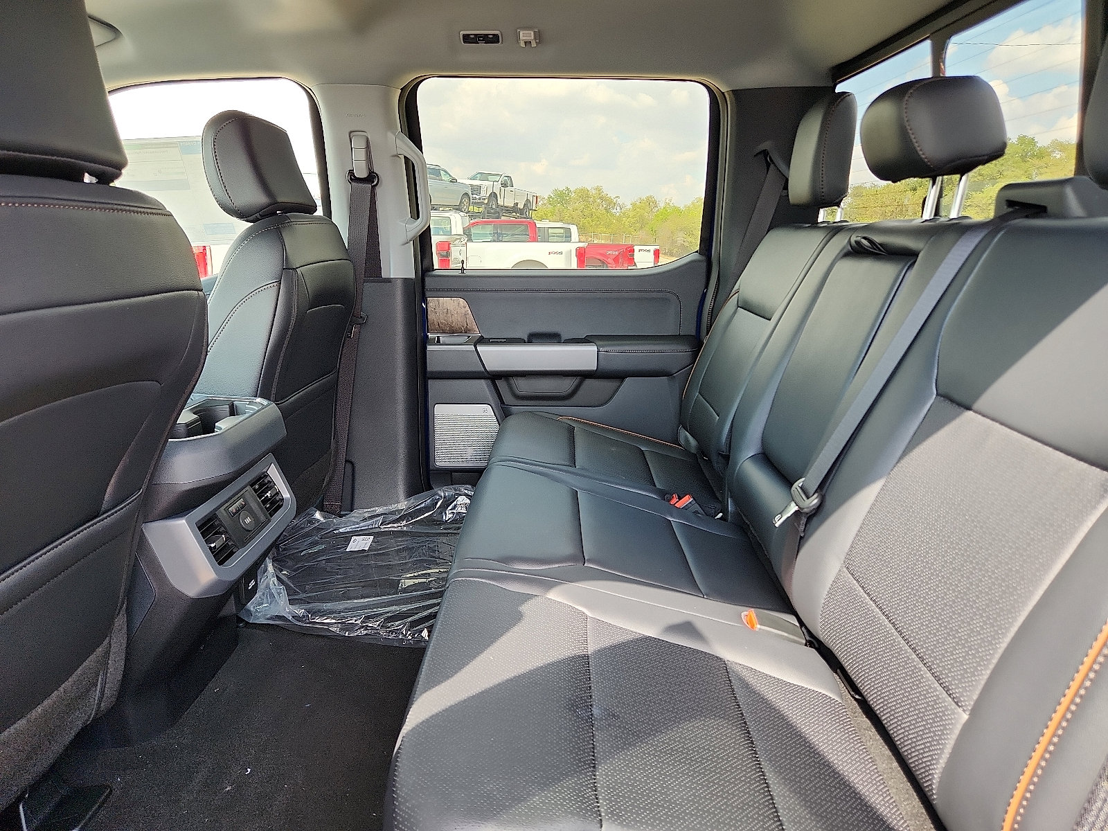 New 2026 Ford F350 Lariat w/ Black Appearance Package image 9