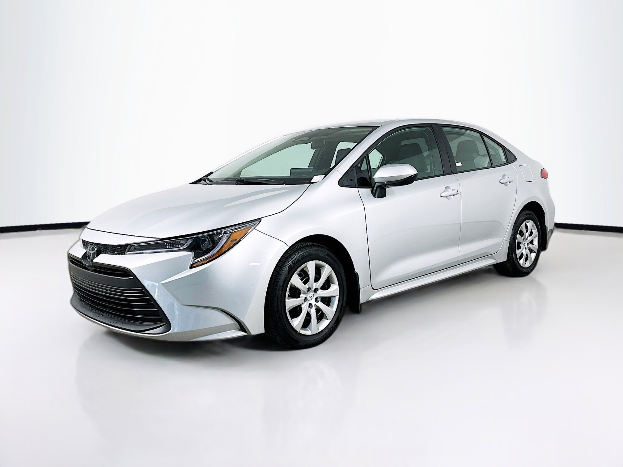 Used 2025 Toyota Corolla LE image 3
