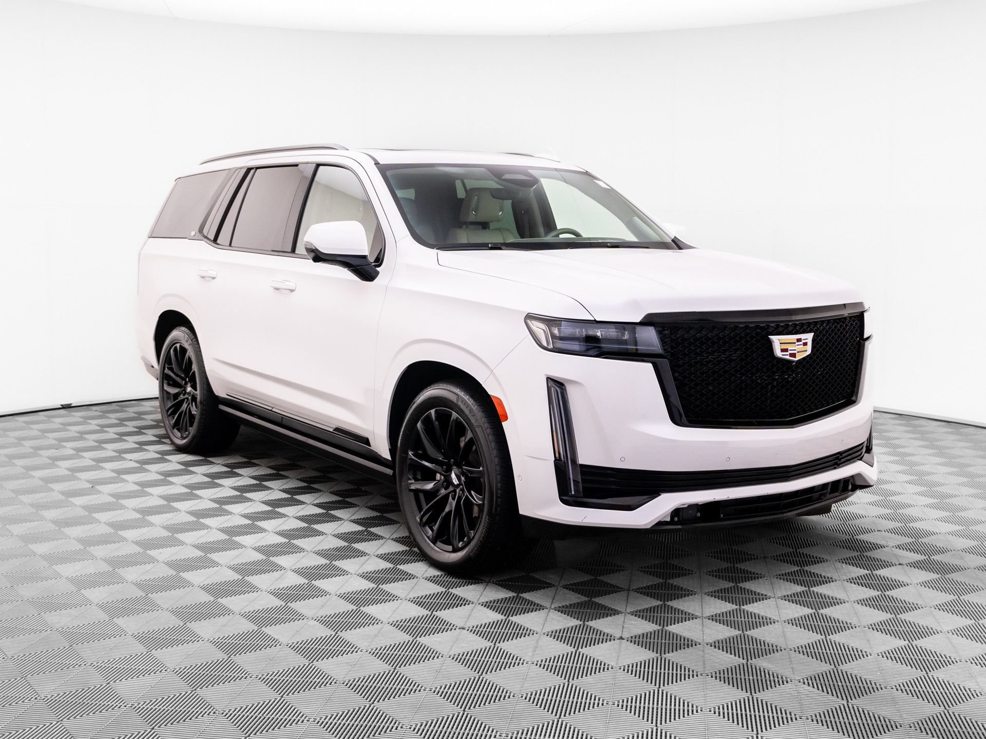 Used 2024 Cadillac Escalade Sport Platinum w/ LPO, ONYX Package AWD/4WD image 7