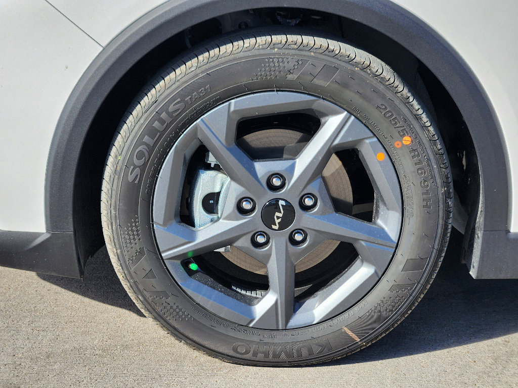 New 2026 Kia K4 LXS image 7