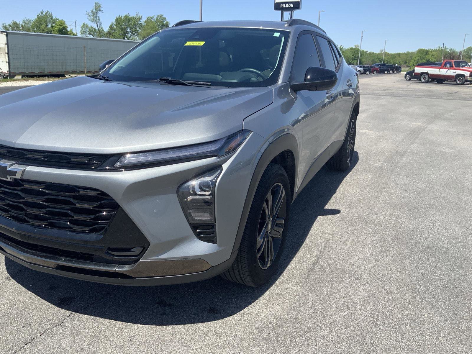 Used 2024 Chevrolet Trax ACTIV w/ Sunroof Package FWD image 11