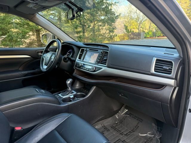Used 2015 Toyota Highlander XLE image 11