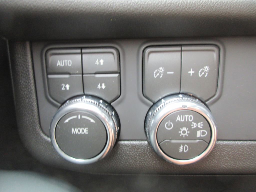 New 2026 GMC Yukon AT4 AWD/4WD image 17