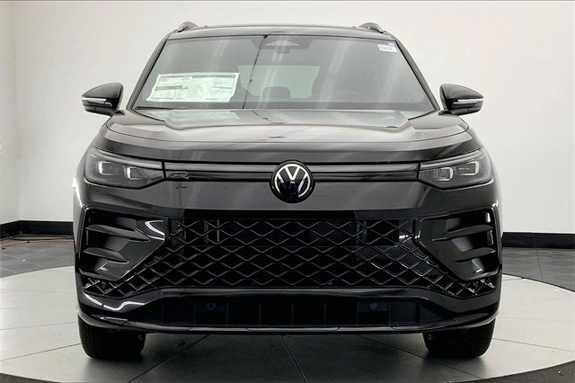 New 2026 Volkswagen Tiguan SE R-Line image 3
